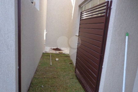 Casa à venda com 3 quartos, sendo 1 suíte,  no condomínio Professor Teot?nio Monteiro de Barros Filho, São Paulo - SP