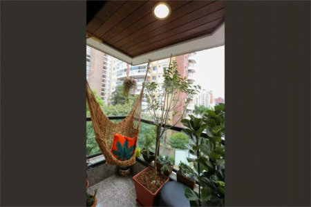 Apartamento à venda na Vila Nova Conceição, mobiliado pronto para morar com varanda e 1 vaga