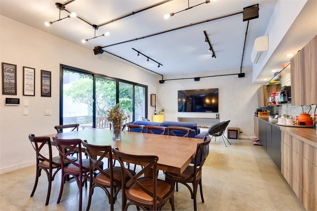 Casa à venda com 4 suítes em Granja Julieta, São Paulo, SP