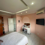 Casa à venda com 5 quartos, sendo 1 suíte, no condomínio Residencial Green Ville, Rio de Janeiro - RJ