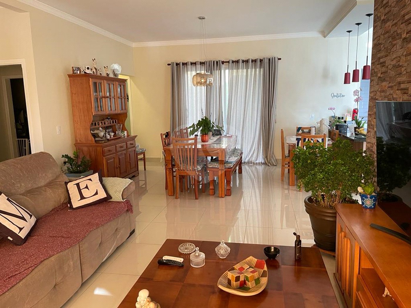 Casa à venda com 3 quartos, sendo 1 suíte, no condomínio Vila Hipica Ii, Vinhedo - SP
