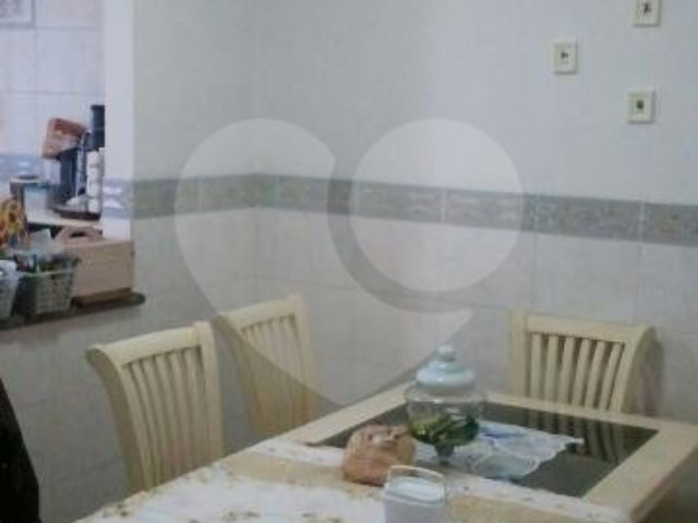 Casa à venda com 2 suítes no condomínio Travessa Nair,3, São Paulo - SP