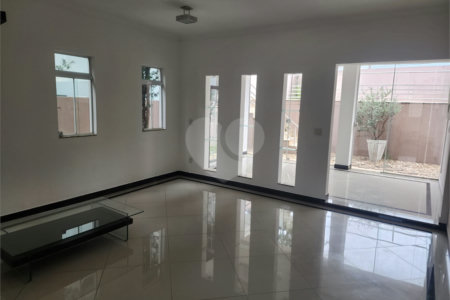 Casa à venda com 3 quartos, sendo 1 suíte, no condomínio Terras de São Francisco, Vinhedo - SP