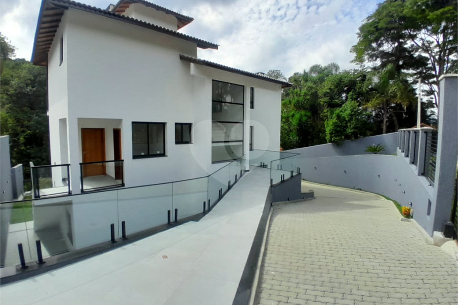 Casa à venda ou para alugar com 3 suítes no condomínio Sausalito, Mairiporã - SP