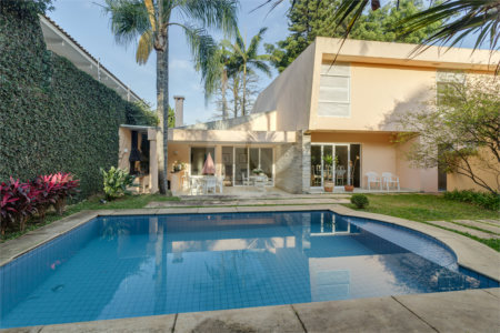 Casa à venda com 4 quartos, sendo 2 suítes, em Chácara Monte Alegre, São Paulo, SP