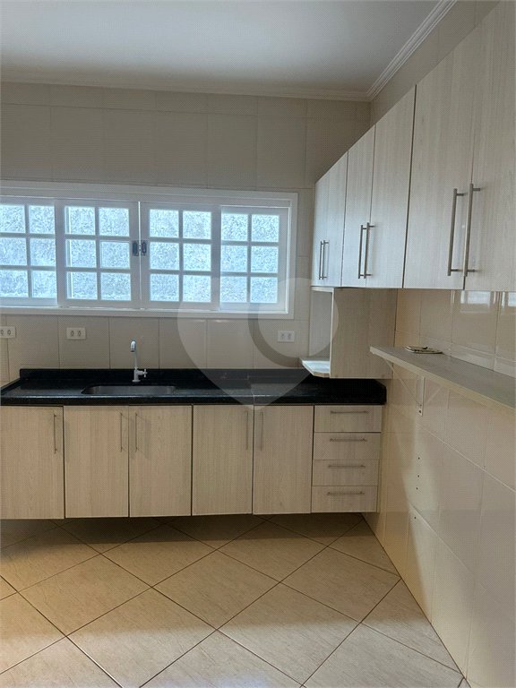 Casa à venda com 4 quartos, sendo 1 suíte,  no condomínio Jardim das Acácias, Cotia - SP
