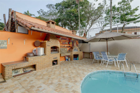 Casa Térrea à venda com 4 quartos, sendo 3 suítes, em Interlagos, São Paulo, SP
