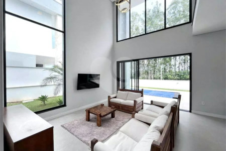 Casa à venda com 3 suítes no condomínio Ninho Verde II, Pardinho - SP