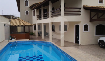 Sobrado à venda com 6 quartos, sendo 2 suítes,  em Balneário Stella Maris, Peruíbe, SP