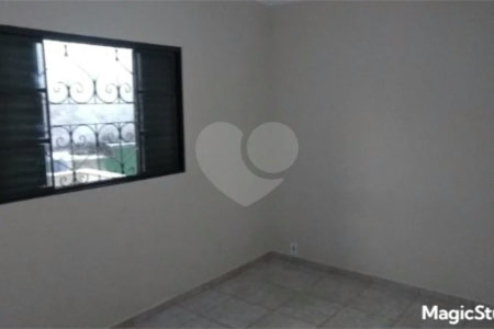 4 casas independentes em terreno de 245m² , à venda no Jardim Soares em Guainazes.