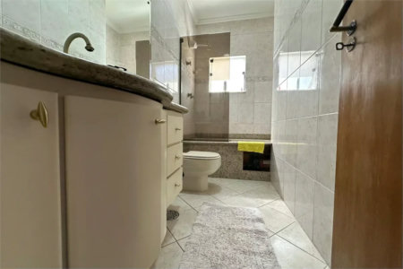 Sobrado à venda com 4 quartos, sendo 2 suítes,  em Vila Ipojuca, São Paulo, SP