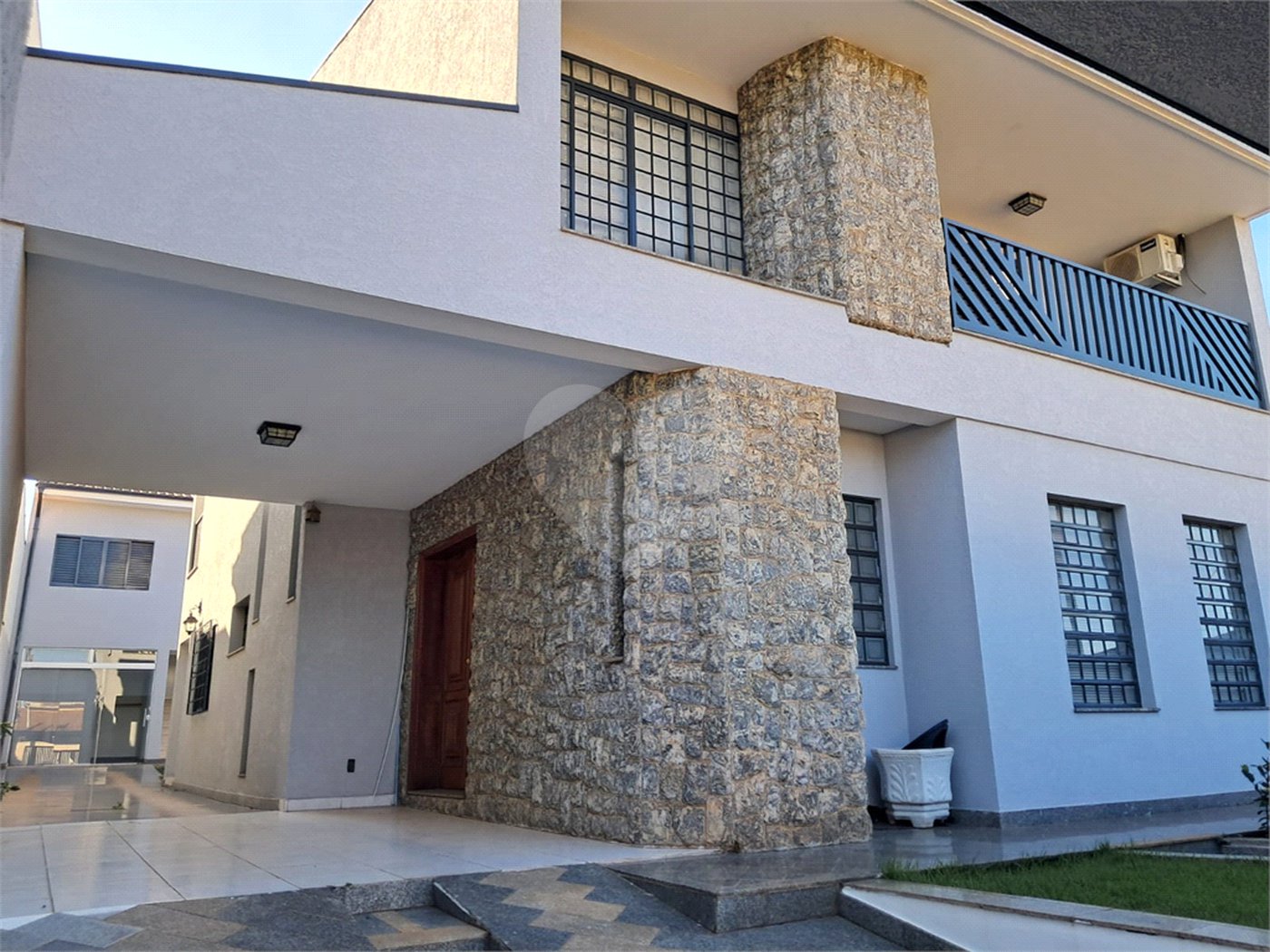 Sobrado à venda com 3 suítes em Nossa Senhora Aparecida, Paulínia, SP