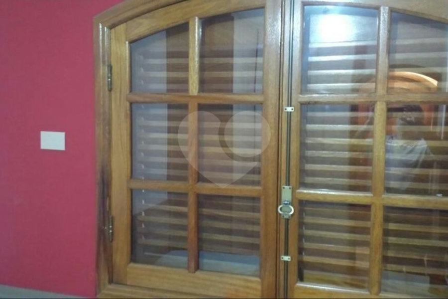 Sobrado à venda com 5 quartos, sendo 3 suítes, em Tremembé, São Paulo, SP