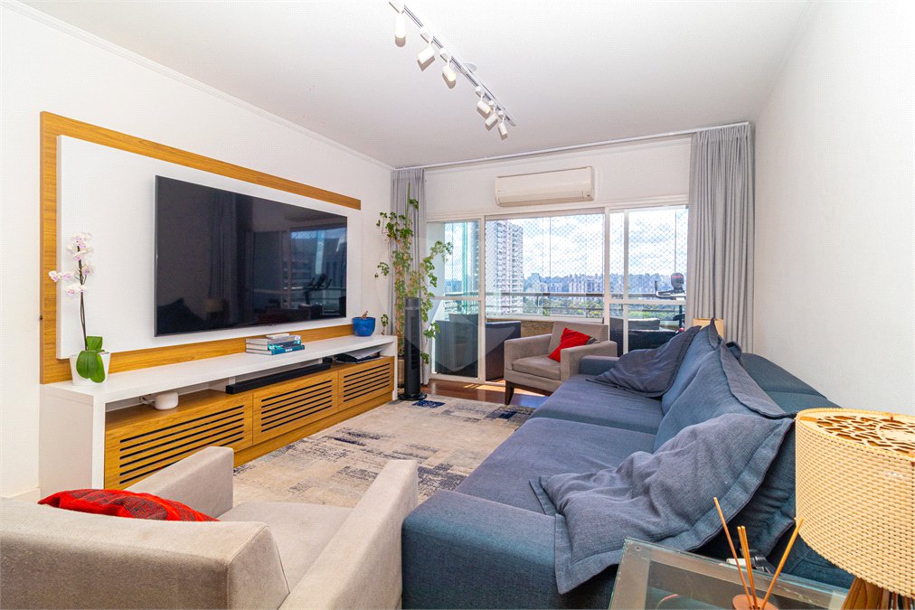 Apartamento à venda com 3 quartos, sendo 1 suíte,  em Alto da Boa Vista, São Paulo, SP