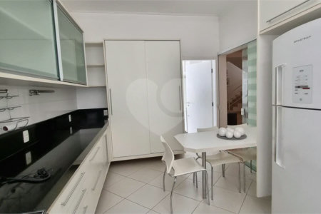 Lindo sobrado com 4 suites e piscina à venda, 365m², por R$ 2.450.000,00 no condomínio Villa Suiça, em Indaiatuba/SP.