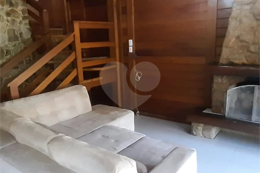 Casa à venda com 5 quartos, sendo 1 suíte, no condomínio Parque Suiça, Caieiras - SP