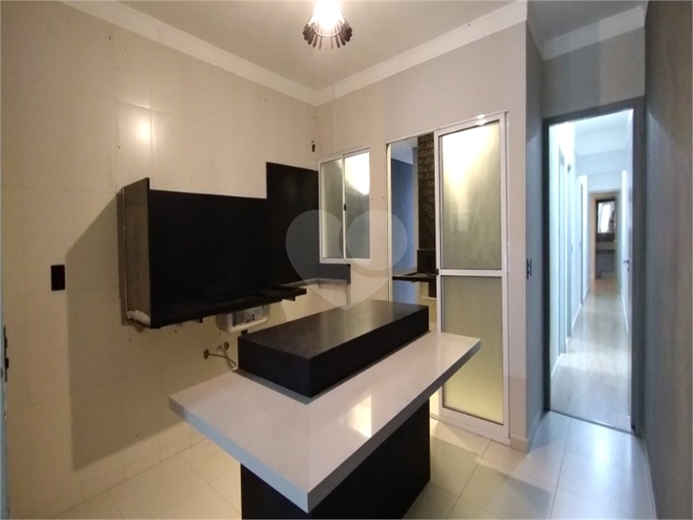 Casa à venda com 3 quartos, sendo 1 suíte, no condomínio Rio das Pedras, Salto - SP