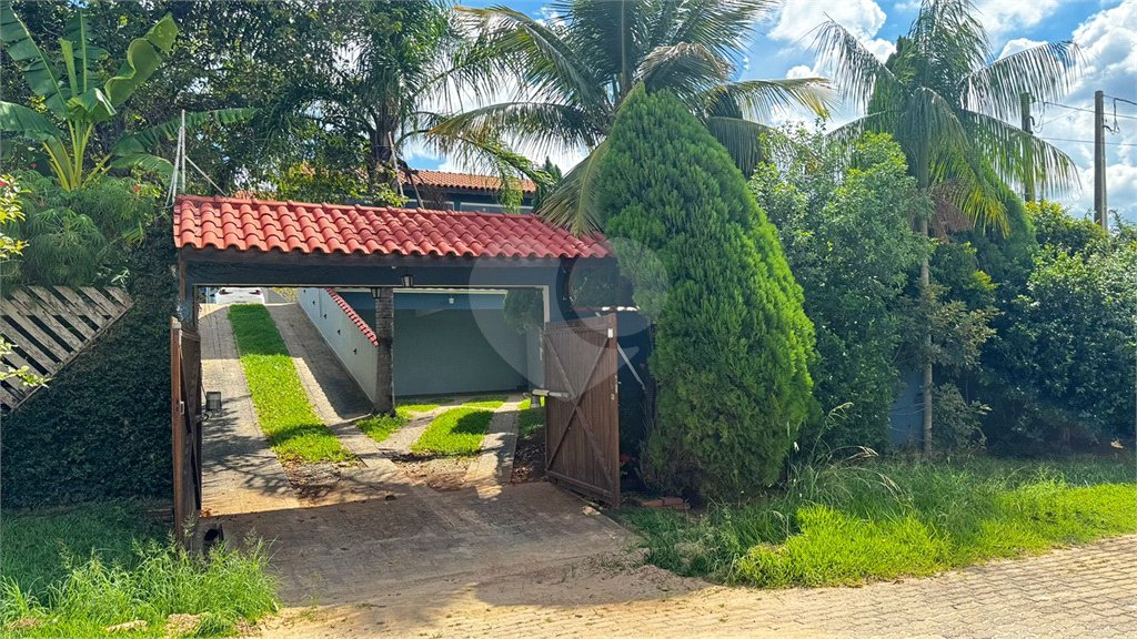Casa à venda com 8 quartos, sendo 3 suítes,  no condomínio Terras de Santa Rosa, Salto - SP