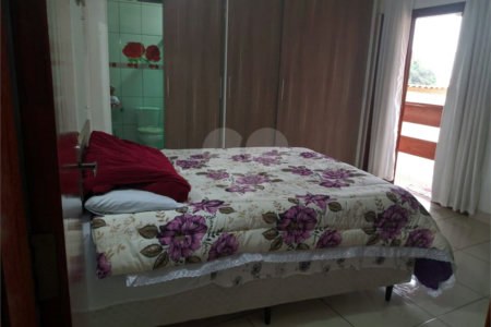 Sobrado à venda com 3 quartos, sendo 1 suíte,  em Jardim Vitória, Suzano, SP