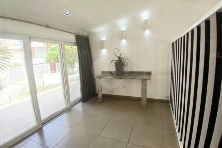 Casa Térrea à venda com 3 suítes em Anchieta, São Bernardo do Campo, SP