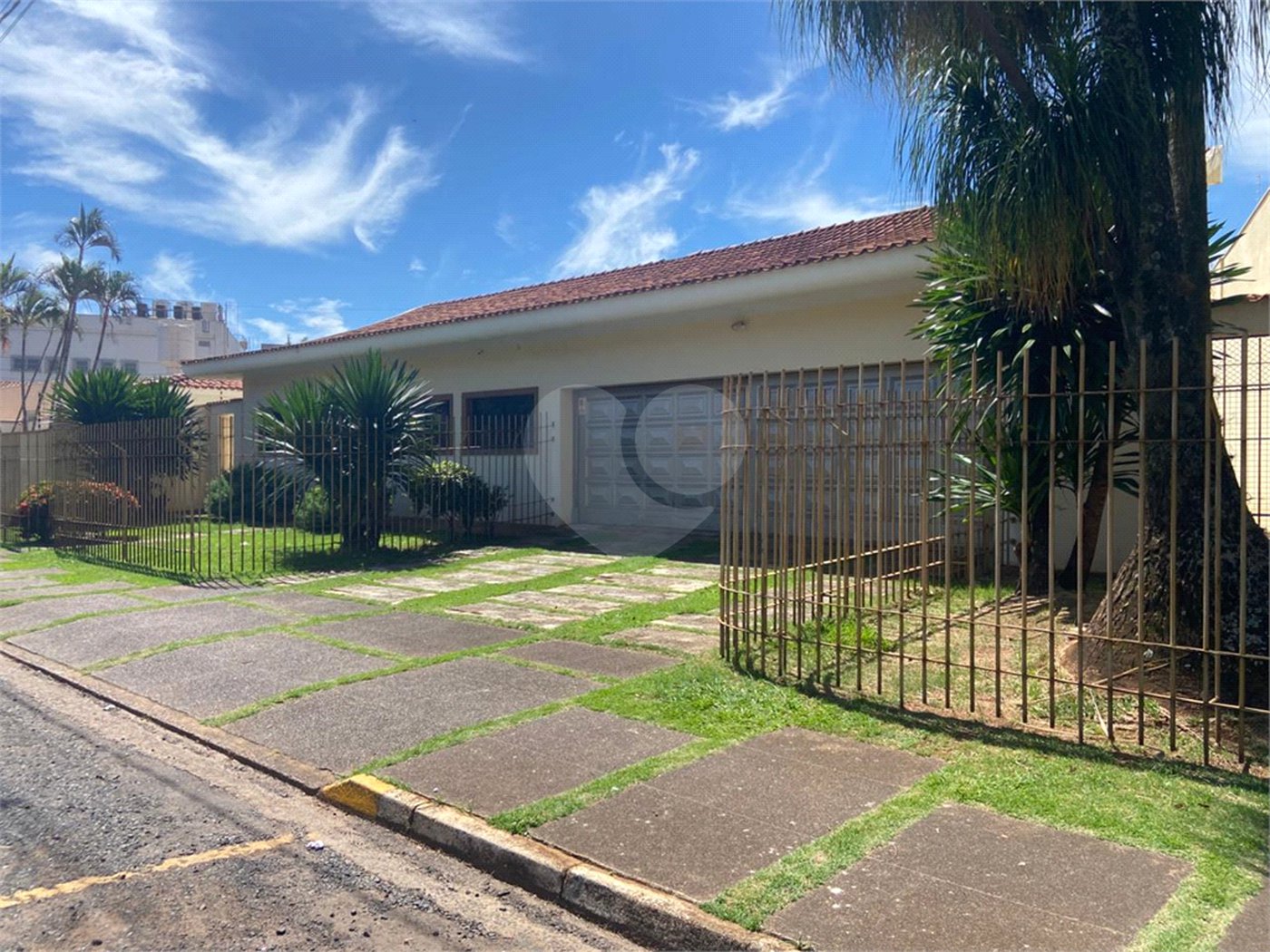 Casa à venda com 3 suítes em Jardim Primavera, Araraquara, SP