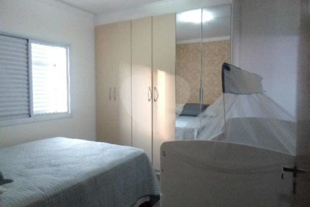 Casa à venda com 3 quartos, sendo 1 suíte,  no condomínio Fernandes, São Paulo - SP