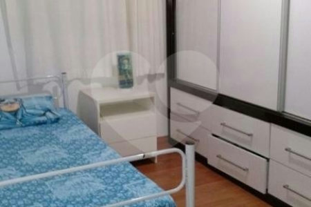 Sobrado à venda com 3 quartos, sendo 1 suíte, em Vila Nivi, São Paulo, SP