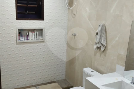 Sobrado à venda com 3 quartos, sendo 1 suíte,  em Jardim Varan, Suzano, SP