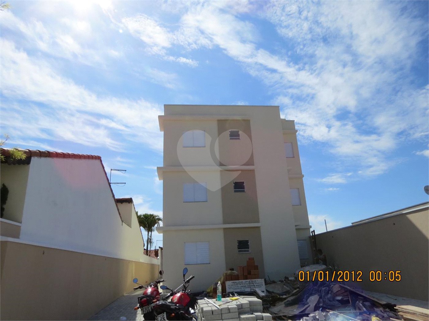Apartamento à venda com 2 quartos, sendo 1 suíte,  em Vila Suissa, Mogi das Cruzes, SP