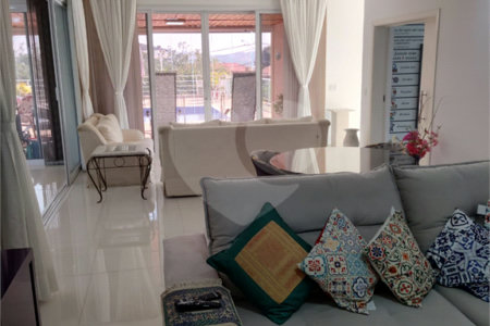 Casa à venda com 3 suítes no condomínio Estância Marambaia, Vinhedo - SP