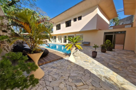 Casa à venda com 4 suítes no condomínio Villa Viana II, Cotia - SP