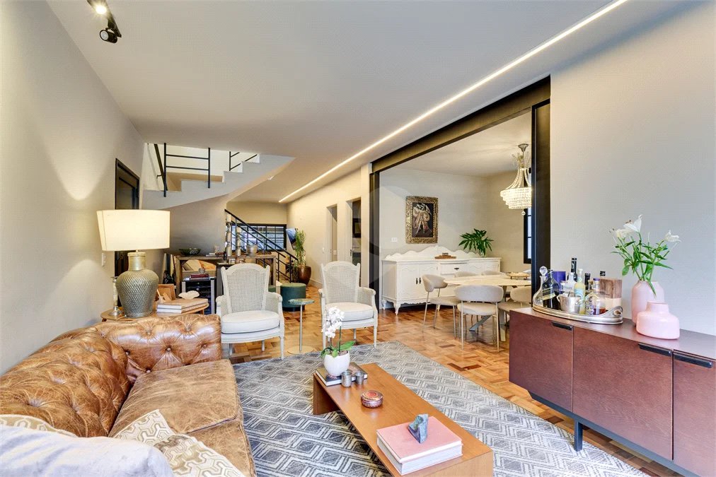 Casa de Vila à venda com 5 quartos, sendo 3 suítes, em Jardim Hípico, São Paulo, SP