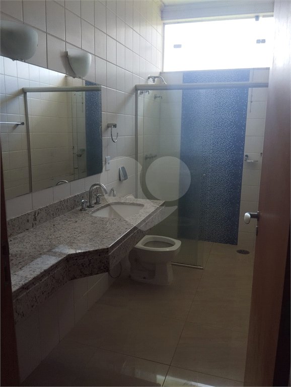 Sobrado à venda com 4 quartos, sendo 3 suítes, em Altos do Jaraguá, Araraquara, SP