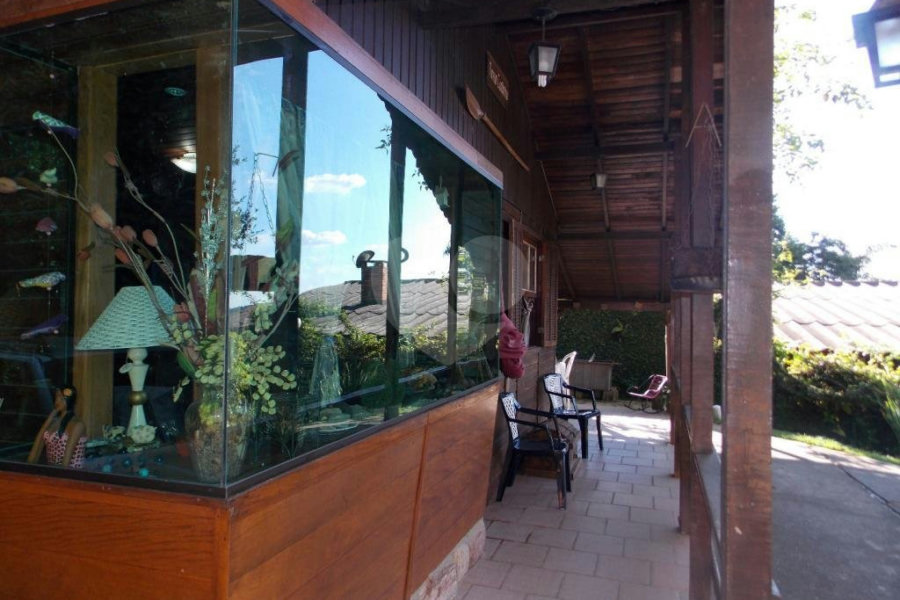 Sobrado à venda com 6 quartos, sendo 4 suítes, em Parque Petrópolis, Mairiporã, SP