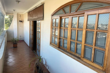 Sobrado à venda com 3 quartos, sendo 1 suíte,  em Jardim Selma Helena, Poá, SP