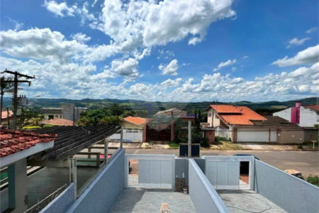 Sobrado à venda com 3 suítes em Jardim dos Pinheiros, Atibaia, SP