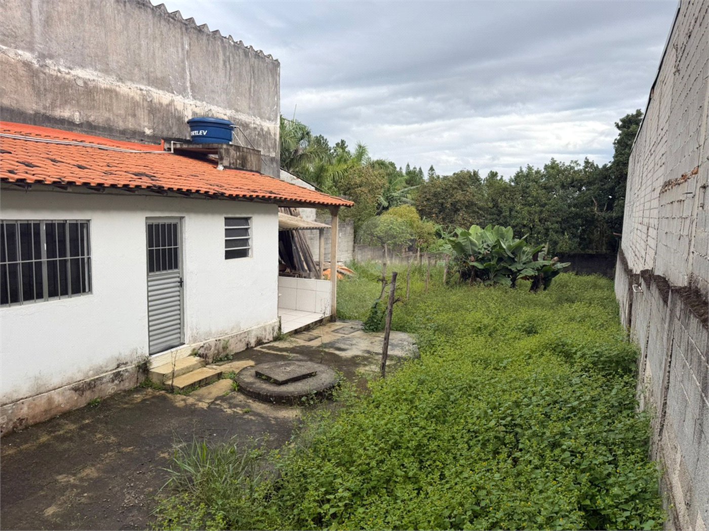 Casa à venda com 3 quartos, sendo 1 suíte, em Chácara Primavera, Suzano, SP
