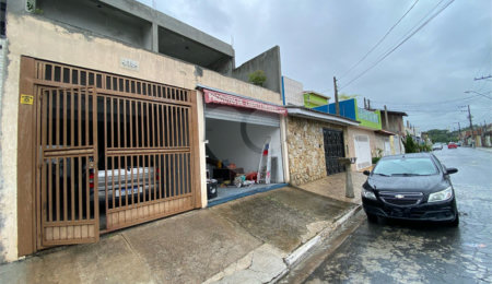 Sobrado à venda com 3 quartos, sendo 1 suíte,  em Jardim Quaresmeira II, Suzano, SP