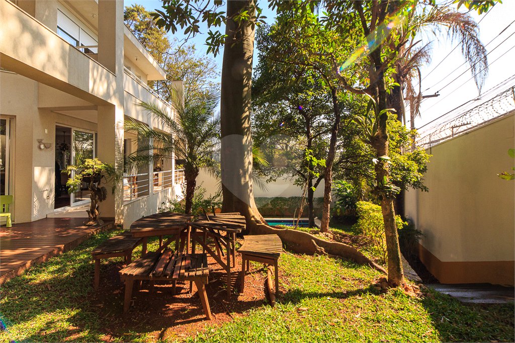 Casa à venda com 4 suítes no condomínio Vila Alba, São Paulo - SP