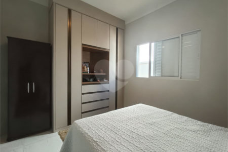 Casa à venda com 3 quartos, sendo 1 suíte,  no condomínio Ipes 2, Tatuí - SP