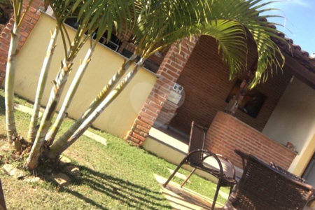 Casa à venda com 3 quartos, sendo 1 suíte,  no condomínio Vista Alegre, Bom Jesus dos Perdões - SP