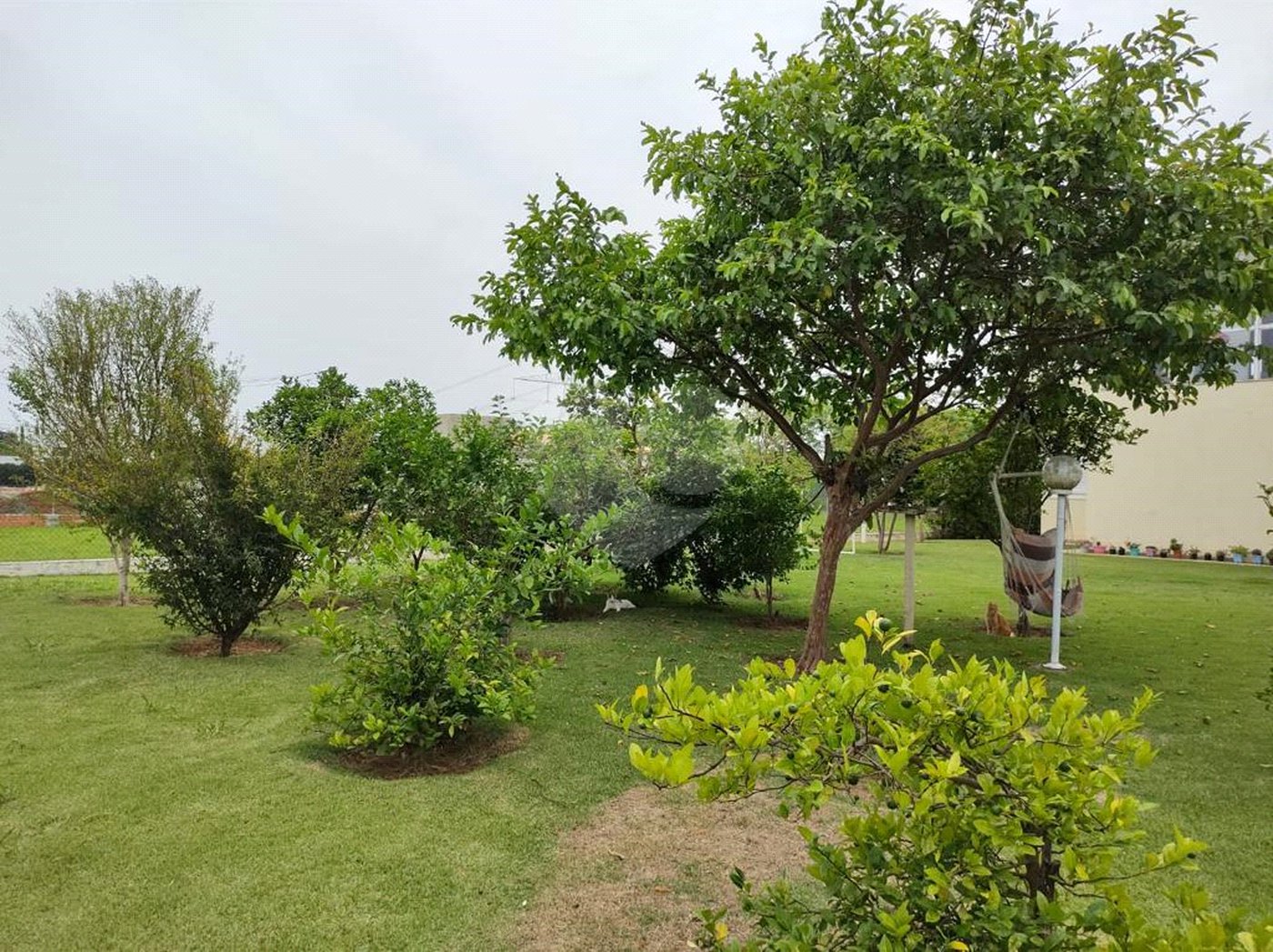 Casa à venda com 4 quartos, sendo 2 suítes, no condomínio Primavera, Salto - SP