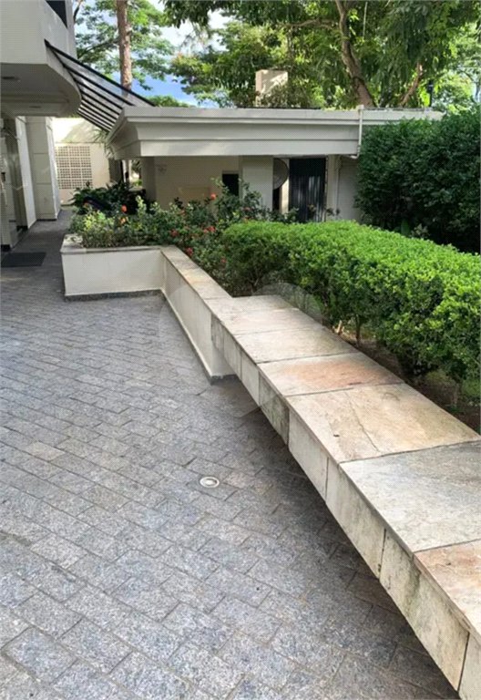 Apartamento à venda com 3 quartos, sendo 1 suíte,  em Alto da Boa Vista, São Paulo, SP