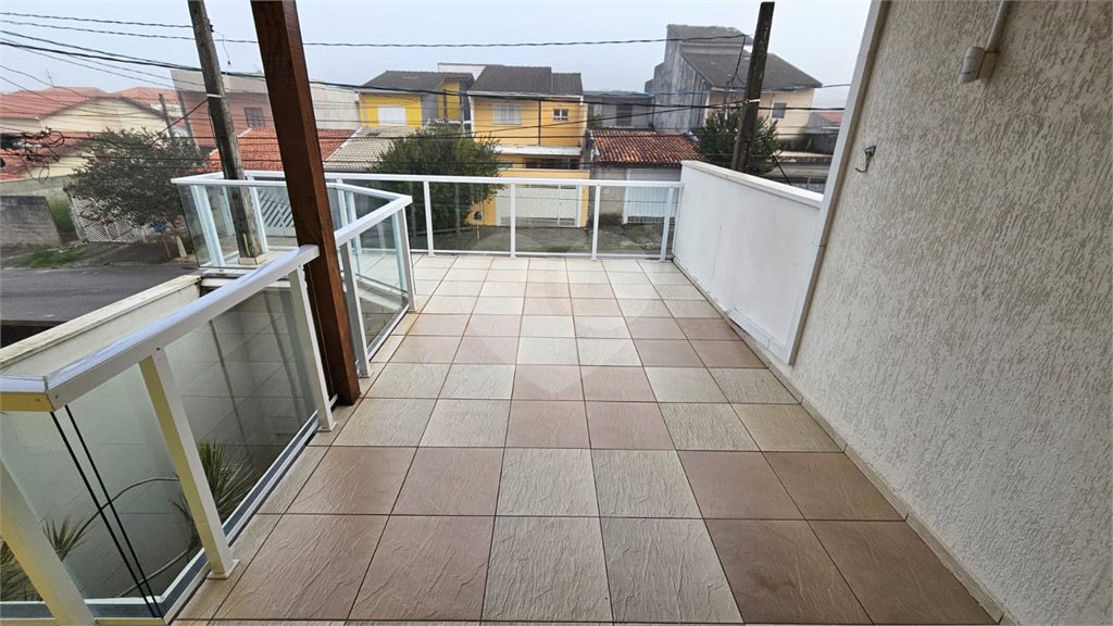 Sobrado à venda com 3 quartos, sendo 1 suíte,  em Residencial Colinas, Mogi das Cruzes, SP