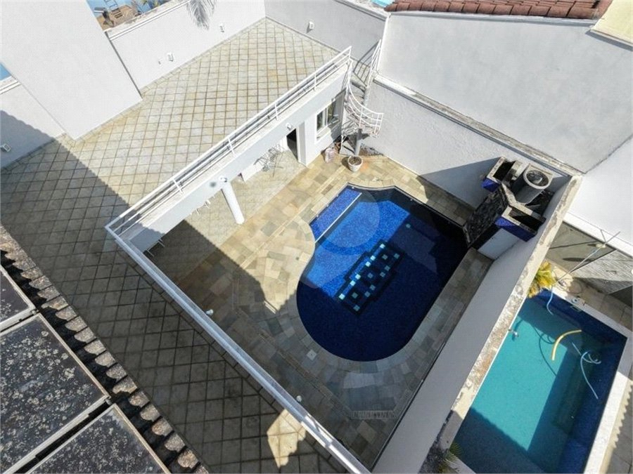 Casa à venda com 5 quartos, sendo 3 suítes, no condomínio Granja Olga III, Sorocaba - SP