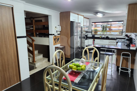 Casa à venda com 4 quartos, sendo 3 suítes,  em Vila Rosália, Guarulhos, SP