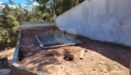 Casa à venda com 3 quartos, sendo 1 suíte,  no condomínio Vale dos Gansos, Mairiporã - SP