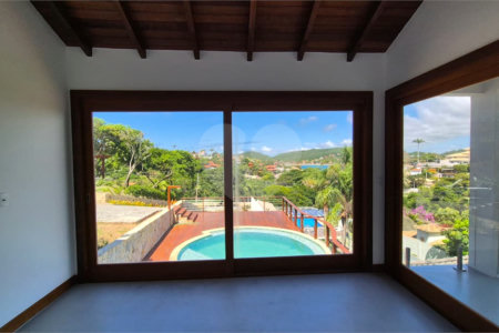Casa à venda com 8 quartos, sendo 7 suítes, em Ferradura, Armação dos Búzios, RJ