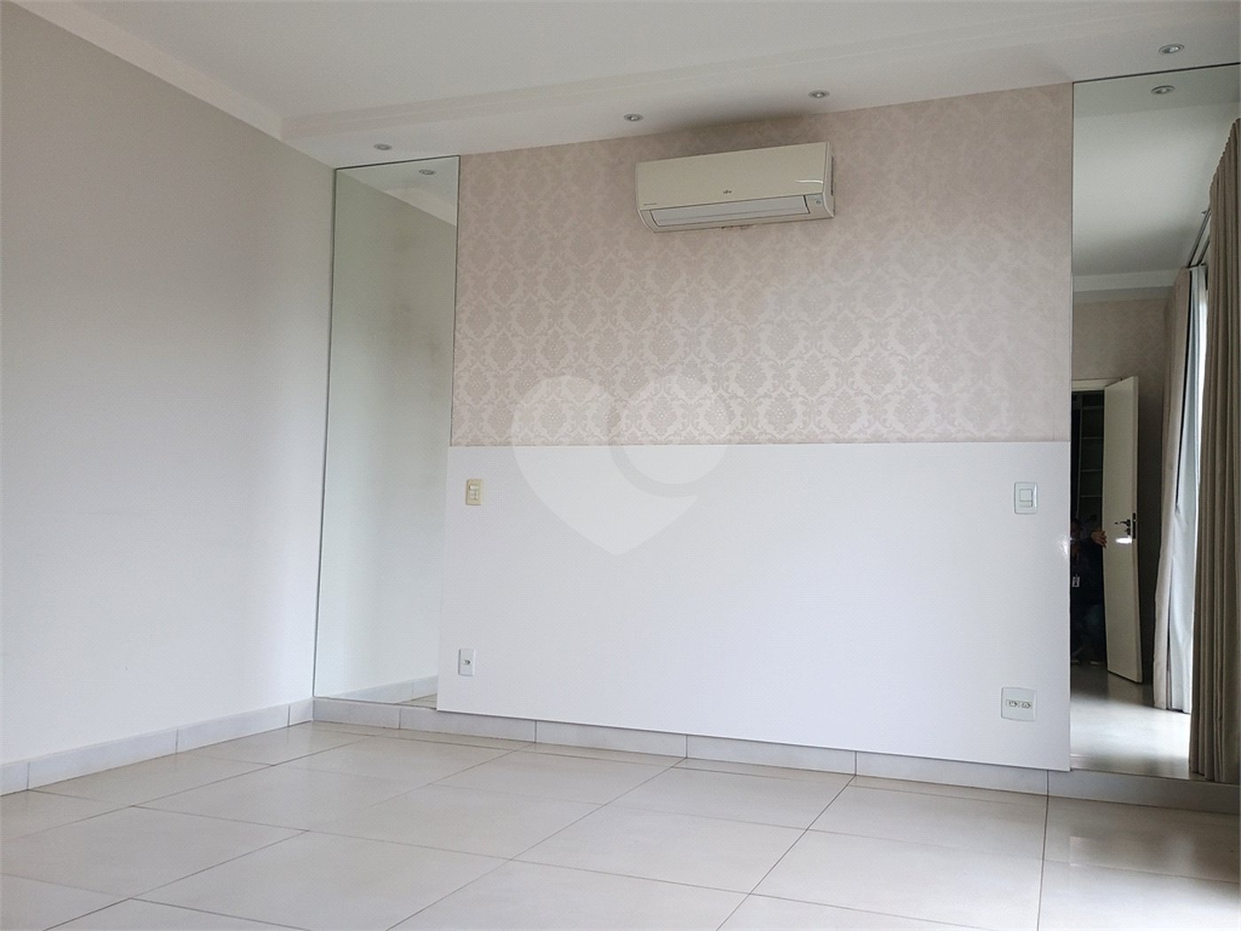 Sobrado à venda com 4 quartos, sendo 1 suíte, em Reserva San Gabriel, Ribeirão Preto, SP