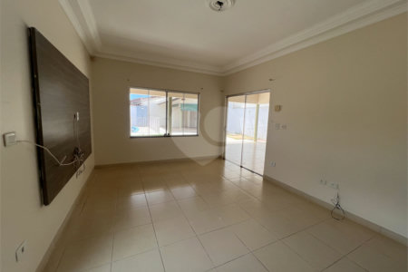 Casa à venda com 3 quartos, sendo 1 suíte,  em Jardim Primaveril, Três Lagoas, MS